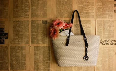 numer seryjny michael kors|michael kors bag code.